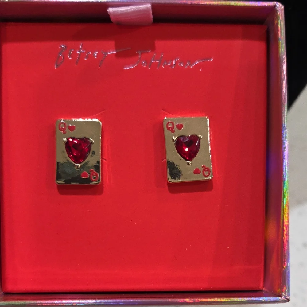 ❤️▪️Betsey Johnson ▪️Gold and Red Queen Of Hearts  Playing Card Stud Earrings